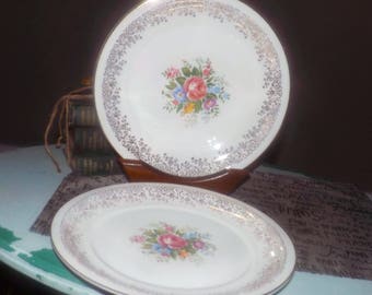 Mid-century (1950s) Georgian China | Homer Laughlin Devon Rose rimmed dinner plate. 22K-gold edge, centrer flowers, filigree border.