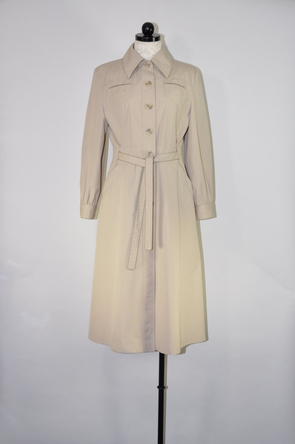 80s khaki trench coat / classic belted trench / waterproof