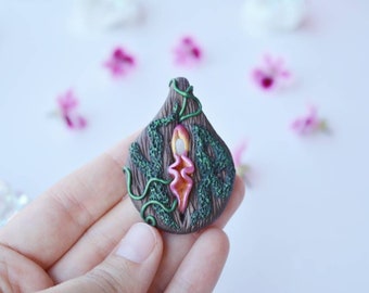 Tree bark Vulva, vulva necklace, vulva pendant, yoni necklace, yoni pendant, vagina necklace, vagina pendant, pussy, coño, pussy pendant
