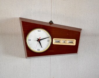 Asymmetrical vintage clock / calendar wall clock 70s
