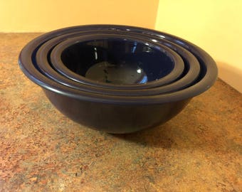 Set of Three (3) Vintage 1980s Pyrex Clear Bottom Nesting Mixing Bowls 322, 323, 325 Cobalt Blue