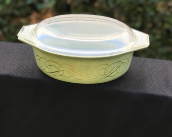 Vintage Pyrex 1 1/2 qt Casserole Dish