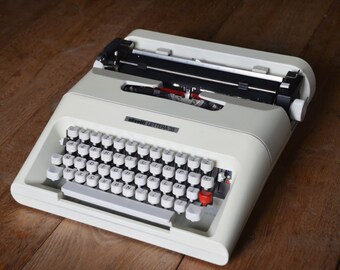 Custom bright White Olivetti Lettera 35 - Vintage Typewriters - Fully Servived - Working Perfectly