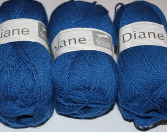 Ball of yarn to knit horse white DIANE 008 nattier