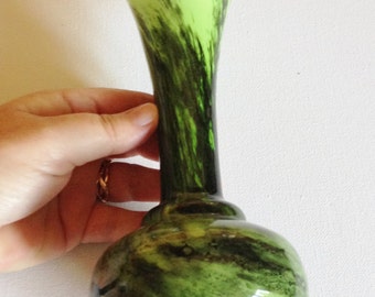 Funky vivid green swirly end of day glass vase vintage original retro white lined condition