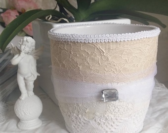 Shabby chic planter in the collection the gardens of Ophelia