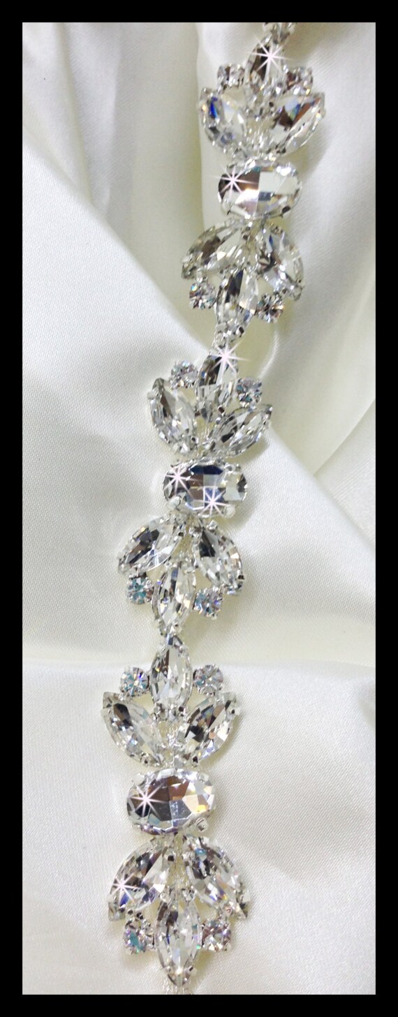 1 yard Bow design Rhinestone Trim #0131