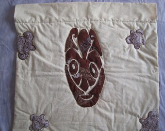 This wall textile appliqué patchwork Kanak mask