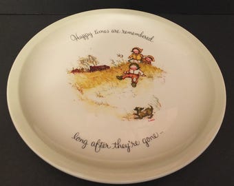 1972 Holly Hobbie "Happy Times Are Remembered Long After They're Gone" Collectors Plate