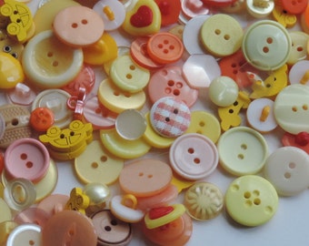 100 x Mixed Button selection Round/Plain/Patterned For Crafts & Sewing Assorted Colours