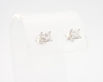 0.60 CARAT T.W. DIAMOND SOLITAIRE Earrings 14K White Gold