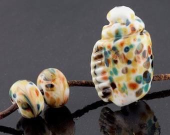 Bantam Seashell and Matching Pair Handmade Glass Lampwork Beads (8 Count) by Pink Beach Studios (1788)