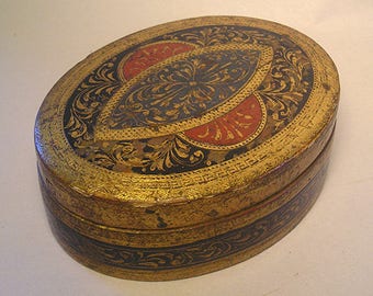 An Antique Oval Italian Florentine Gilt Enamel Distressed Box Z24