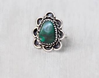 Vintage Sterling Silver Malachite Ring - green stone with scalloped setting and twisted wire border - Southwestern statement ring - Size 6