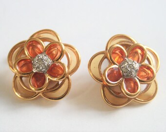 Vintage clip on earrings. Flower earrings. Vintage jewellery
