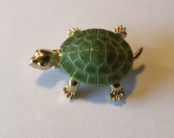 Vintage Green Turtle pin Brooch