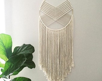 macrame wall hanging / dream catcher