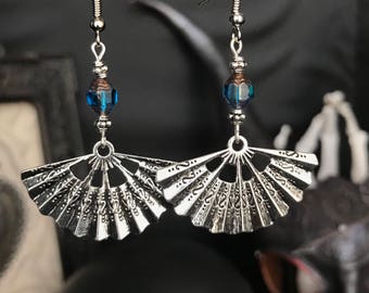fan - vamp - glamour - elegant - classy earrings