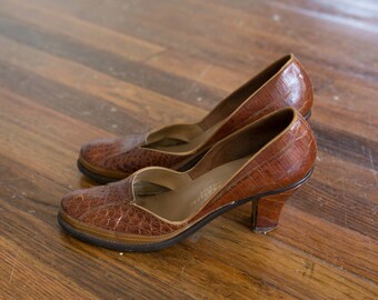 Beryl shoes | vintage 40s shoes | alligator leather pumps | vintage 40s cognac brown reptile heels | Shenanigans | 1940s reptile pumps | 9.5