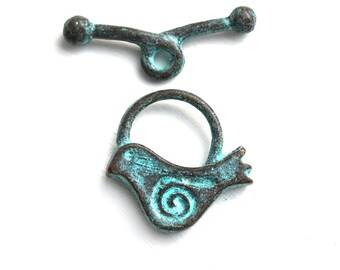 Fancy Toggle clasp, Green Patina Copper Bird toggle clasp, 16mm, jewelry making patina findings - 1 set - F641