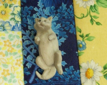 Gray Kitty Figurine by Lammermuir Designs of Scotland, 1992