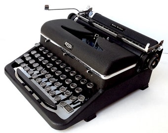 Royal Quiet De Luxe Manual Portable Typewriter