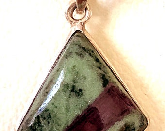 Elegant pendant ruby/zoisite in silver version