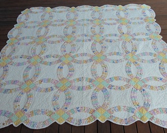 Feedsack. 1920s. Double Wedding Ring Quilt. Very Good Condition. With Provenance.