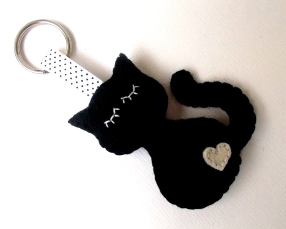 Items similar to Felt cat keychain - black cat - felt accessories ...