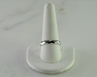 14K White Gold Faceted Ring Size 10.25
