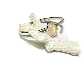 Dainty Welo Opal Oval Ring, Hammered Sterling Silver Stacking Ring with Natural Gemstone R160