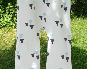 Pantalon évolutif, 6 à 36 mois, coupe MP, triangle bleu pâle et gris foncé sur fond blanc crème, bandes gris foncé, fait main, Mauve Pivoine