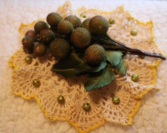 Upcycled doily hairclip
