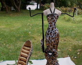 UNIQUE JEWELRY DISPLAY Items For Necklaces and Rings Faux Leopard Pattern Avant Garde Boho Retro Mod