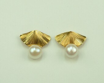 Handmade Gold 18k Earrings with White Pearls (Σκουλαρίκια Χειροποίητα Χρυσά 18k με Λευκά Μαργαριτάρια)