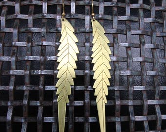 Maui handgemaakte messing hele blad earring