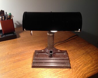Vintage Antique Bankers/Barrister Desk Lamp with metal shade and Bakelite Base