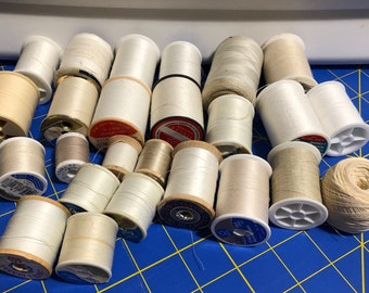 Vintage White and Off White Thread Spools, 25 Spool of Vintage Thread, Lot of White Thread, Off-White Thread, Ivory Thread
