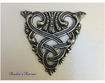 Art Nouveau Vintage Medallion #399