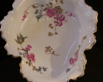 German Leaf Shaped Bowl, Leaf Shaped Candy Dish, Leaf Shaped Serving Bowl (124)