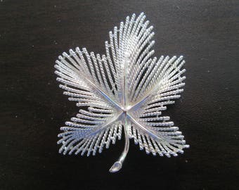 Large silver Maple Leaf brooch pin