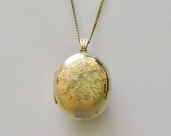 9ct Gold Oval Picture Locket and Chain
