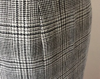 1980s Vintage Skirt - 1980s Skirt - UK Size 12 - Black and White Check Skirt - Pencil Skirt - Fitted Skirt - Wool Skirt - Womens Skirt