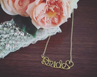 Collier de mariée - personnalisé nom collier - noms personnalisés / mariée / fête de mariage / anniversaire / bébé / l’obtention du diplôme / maman cadeau