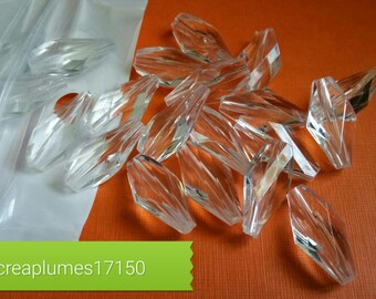 20 transparent acrylic beads, faceted 20mm
