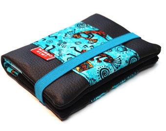 Small women's wallet in black leatherette, Wallet with elastic closure, African fabric wallet, Colorful wallet, Wallet with card holder