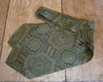 Vintage 1950s English Green & Black Paisley cravat Ascot Goodwood Classic Chap