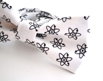 Mens Bowtie, Atoms in White, Science Bow Tie, Physics, Nerd, Geek, Adjustable Bow Tie, Handmade Bow Tie, Pre-Tied Bow Tie, Unique Bowties