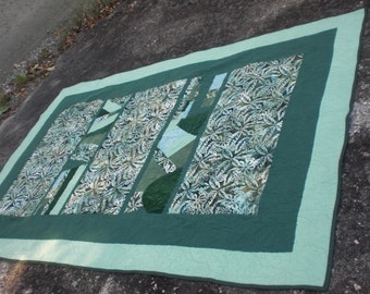 Deep Emerald Isle Quilt with Wall Hanging