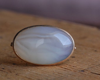 Antique Victorian banded white agate brooch with 10K bezel